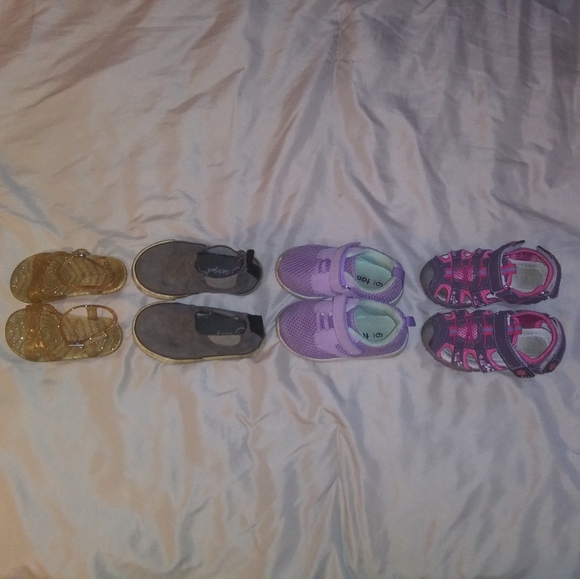 4 pairs of toddler girl shoes/sandals - Picture 3 of 3